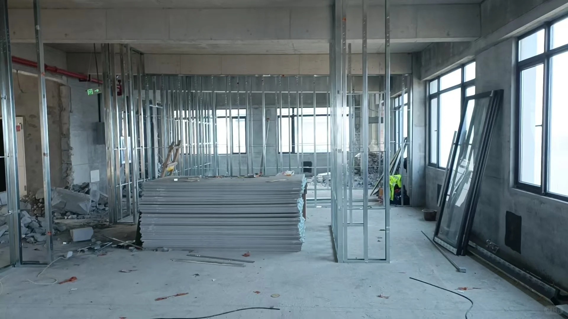 湖北廣興通信科技有限公司武漢分公司辦公室裝修開工!(圖6) 6.jpg